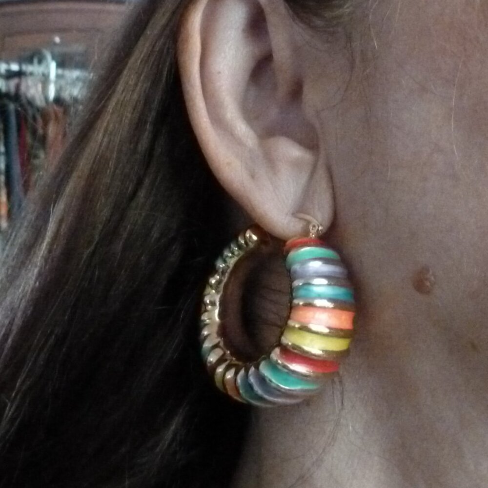 Large multicolor enamel hoop earrings yellow goldtone NEW - Picture 4 of 4